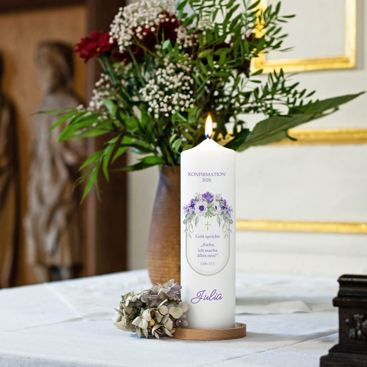 Konfirmationskerze personalisiert – modernes Blumendesign