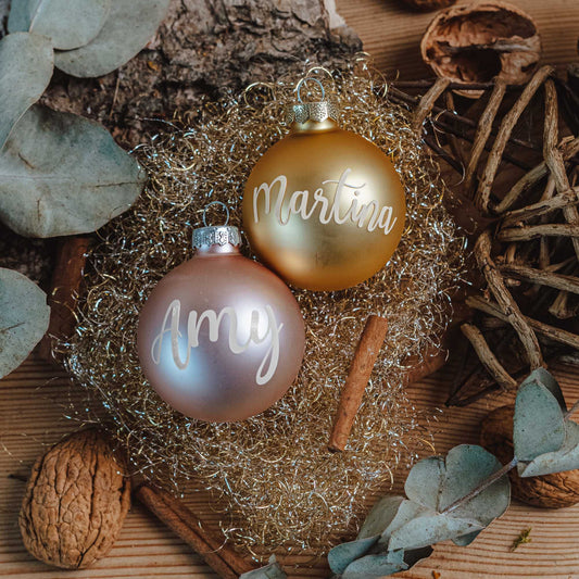 Personalisierte Weihnachtskugel Handlettering