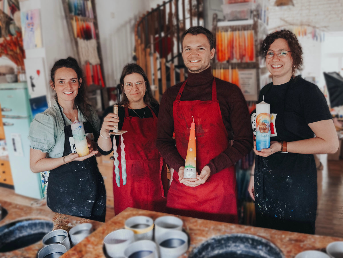 Das Team der Kerzenwerkstatt bei der Arbeit in der Dresdner Werkstatt