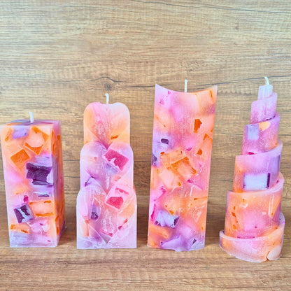 Vier Wachswürfelkerzen Pink Power in Rosa, Orange und Violett nebeneinander