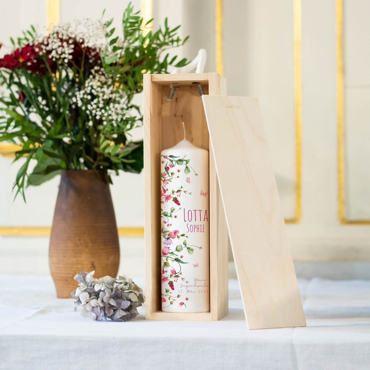 Jugendweihekerze "Schmetterlinge" | Personalisierte Kerze mit Name & Datum | Geschenk zur Jugendweihe | strahlt Leichtigkeit & Lebensfreude aus | 15–40 cm