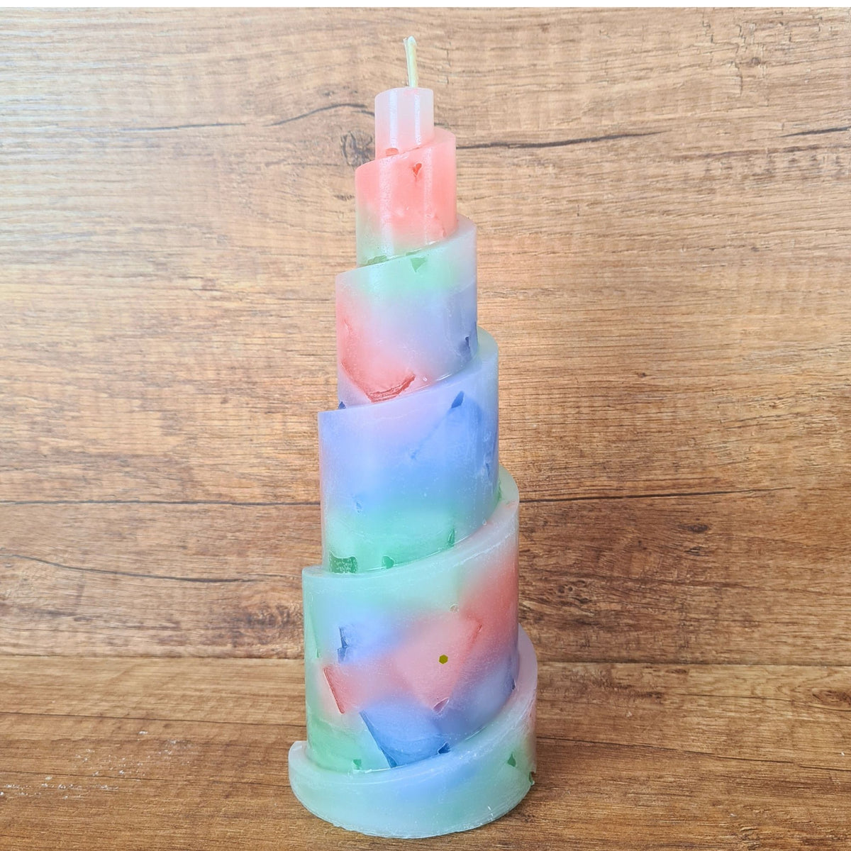 Spiralturm-Kerze Pastellzauber mit gedrehter Wachswürfel-Struktur