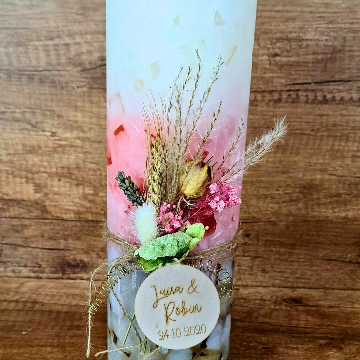 XXL Kerze mit Gravuranhänger aus Pappelholz – personalisiertes Geschenk