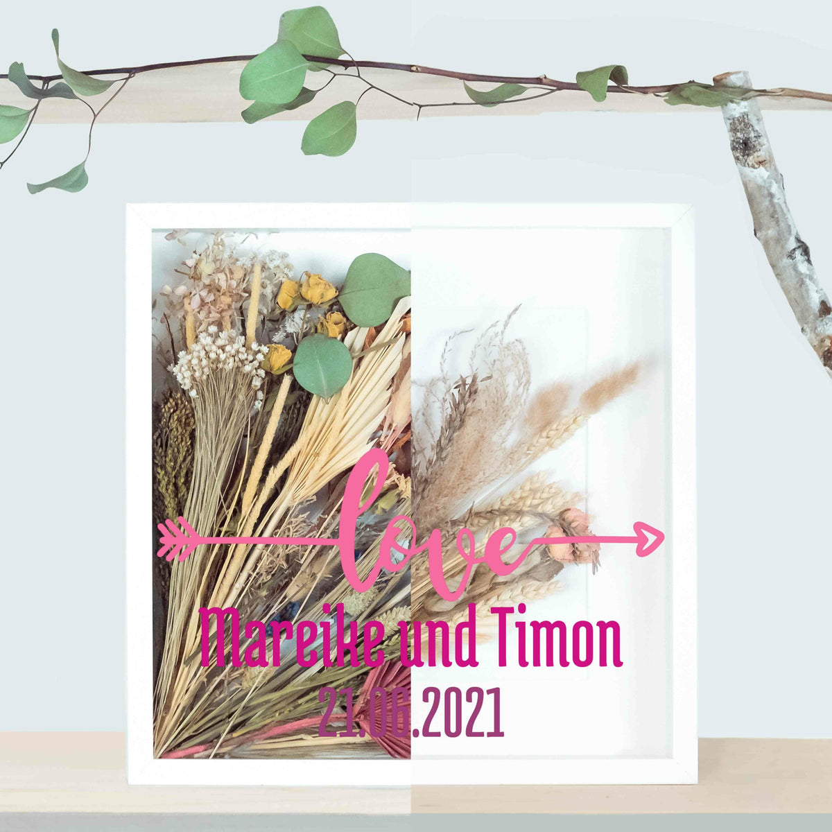 Großer weißer Brautstraußrahmen Love in Pink, Vergleich mit und ohne Trockenblumen