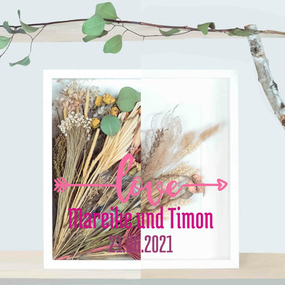 Großer weißer Brautstraußrahmen Love in Pink, Vergleich mit und ohne Trockenblumen