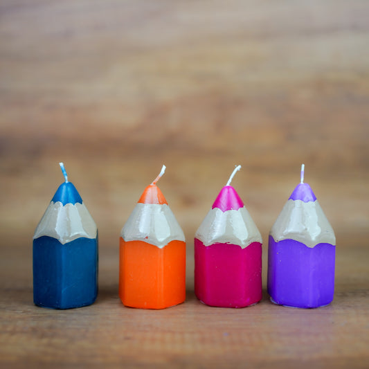 4er Set Stiftkerzen in Buntstift-Form in allen Farben