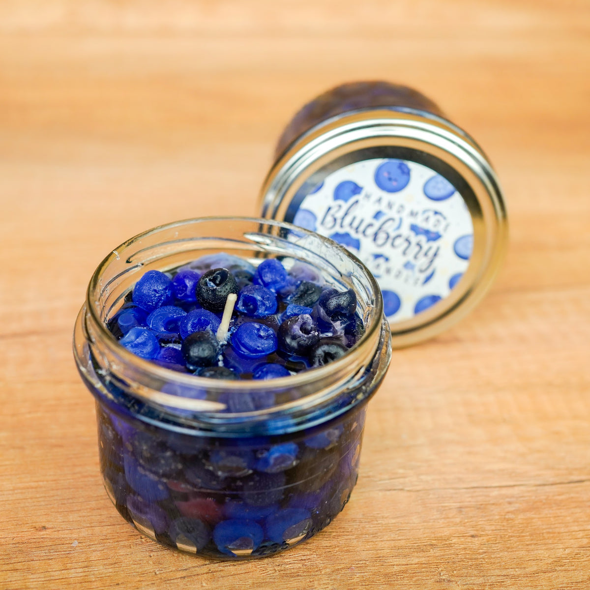 Strawberry Jam Candle Nahaufnahme – Erdbeeren in Gelwachs handgemacht