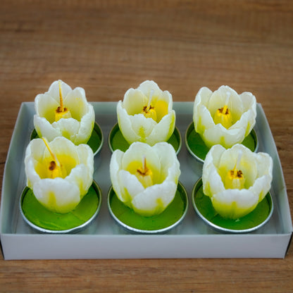 Weiße Tulpen-Teelichter im 6er Set als Frühlingsdeko auf dem Tisch