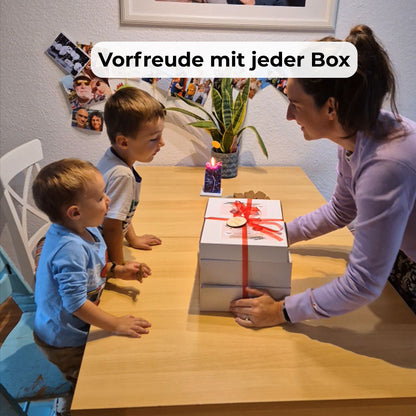 Vorfreude auf die Adventszeit – DIY Bastelkalender auf dem Basteltisch